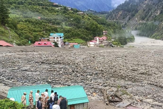 影/驚悚瞬間曝！山洪暴發吞沒喜馬拉雅山村　至少4死逾50人失蹤