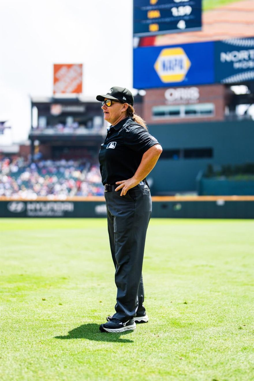 MLB/首位女裁判正式登場！鮑爾任一壘審：美夢成真
