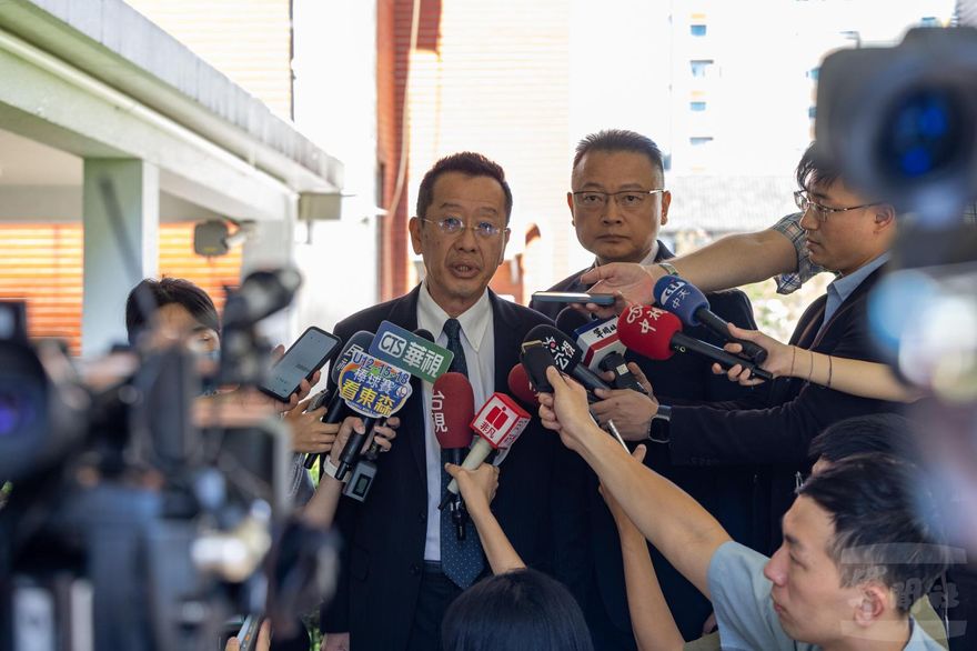 陸委會禁止退將參加大陸抗戰閱兵　顧立雄：違規依法處置