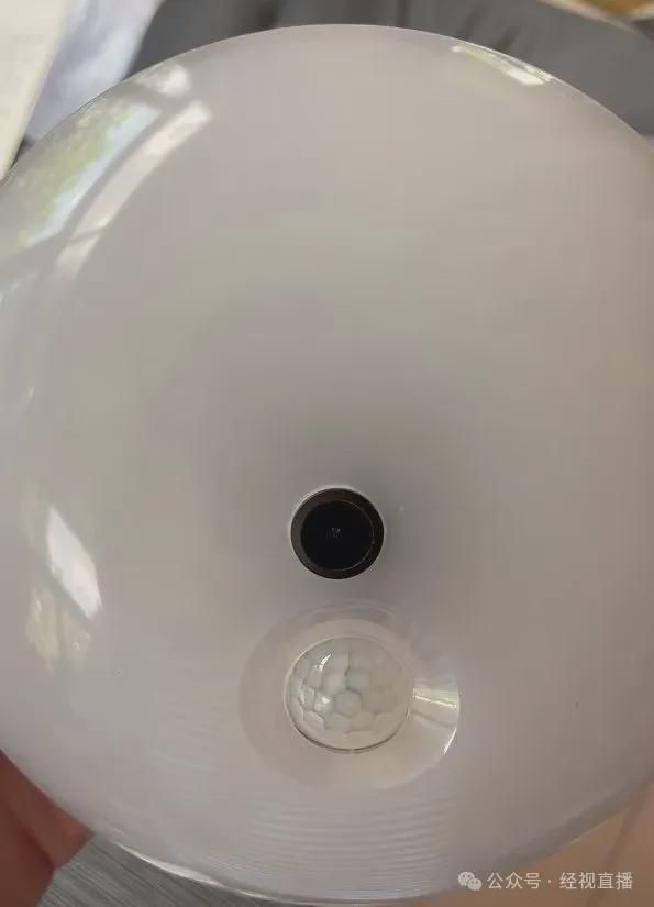 停電意外揭密！燈泡竟藏針孔攝影機　房東竟要求退租息事寧人