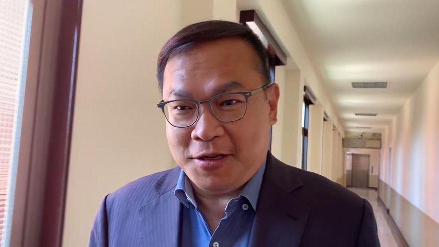 王義川控遭跟監偷拍！昔「韓國瑜責任制」報導被挖出　粉專打臉：雙標