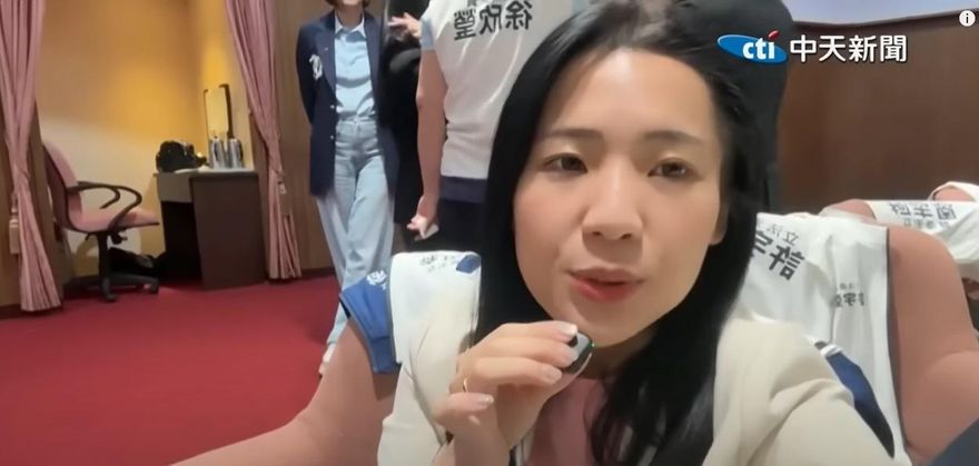 徐巧芯旅遊遇怪事用「沈伯洋體」回報　網笑翻：懷疑妳偷臭同事