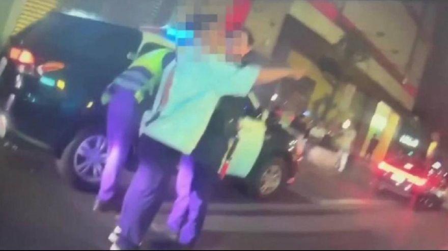 影/台男、土籍男疑為愛對決2印度男　4人「街頭大亂鬥」