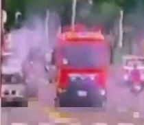 影/高雄假日驚見「車輛街頭狂燃」！危急畫面直擊