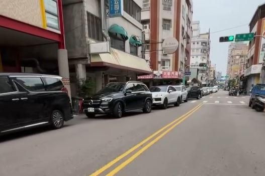 影/分水嶺在胎盤！台中貴族幼園開學　驚見賓利帶頭豪車隊