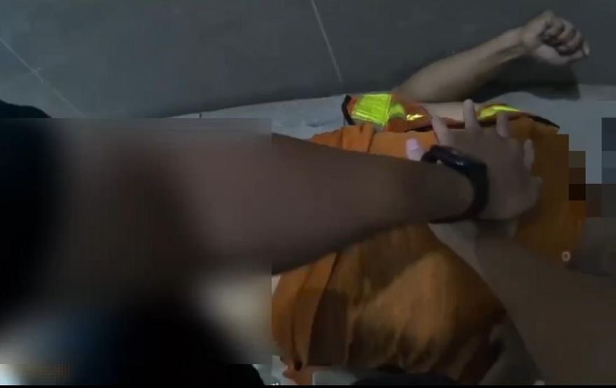 影/蘆洲男倒臥超商廁所無呼吸心跳　警CPR救回一命