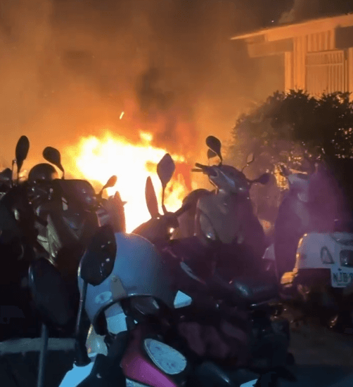 高雄暗夜恐怖火燒車！電動車「變火球」爆炸聲嚇壞居民