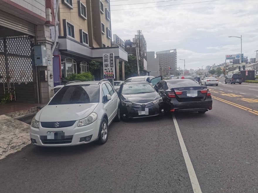 偷鹽埕當舖36萬珠寶！竊嫌拒捕撞警車遭「擊破車輪」落網
