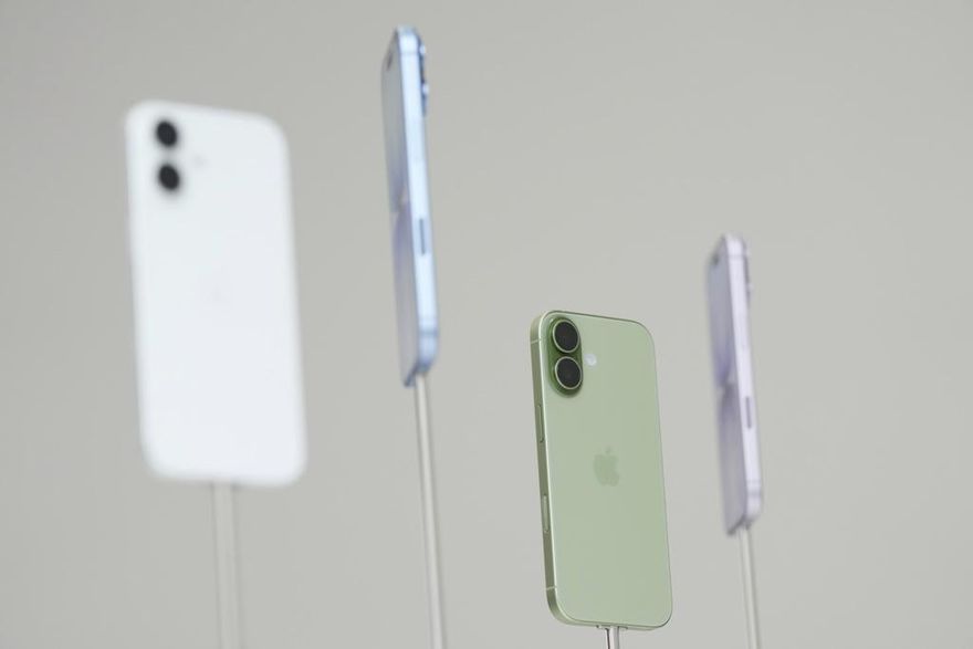 iPhone 17貼「螢幕保護貼」恐毀鍍膜？2品牌：從沒受影響