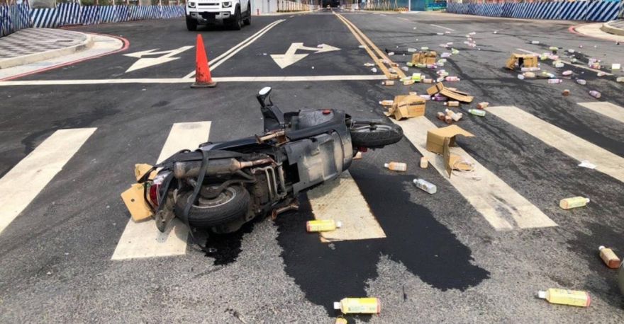 新莊女開車闖紅燈撞飛機車　送貨男「髖關節斷裂」重傷