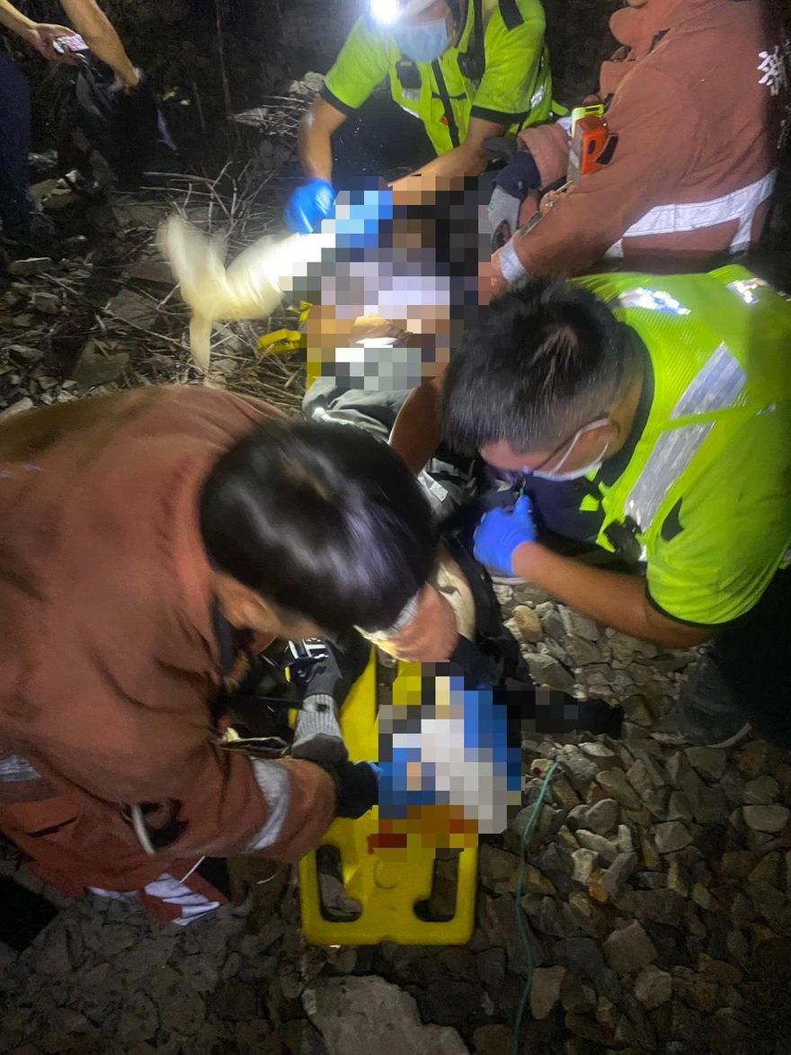 北新竹車站驚傳民眾遭火車撞擊！傷者嚴重骨折送醫