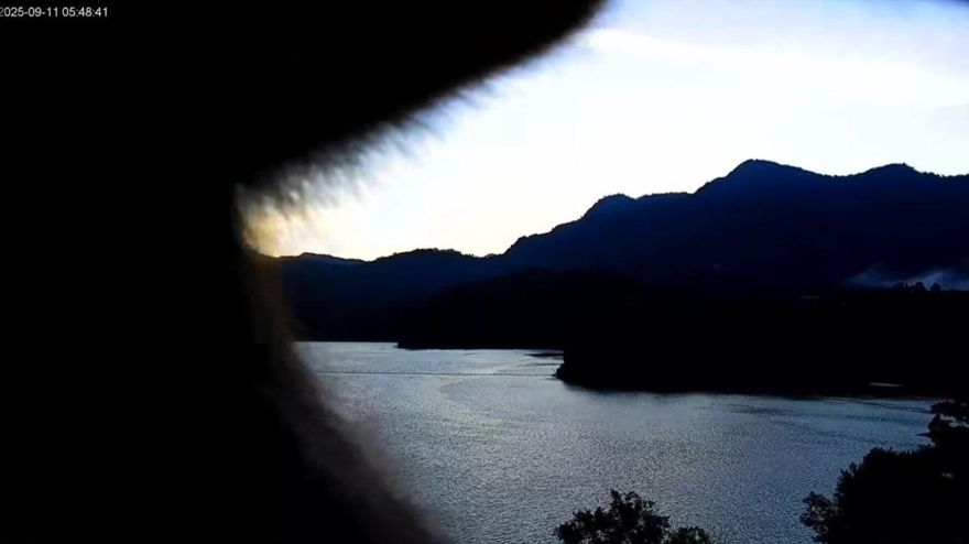 影/曾文水庫「鏡頭君」遭巴頭！犯案身影曝光　網笑：猴死囡仔