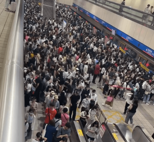 通勤族崩潰！北捷府中站列車異常　乘客全被請下車