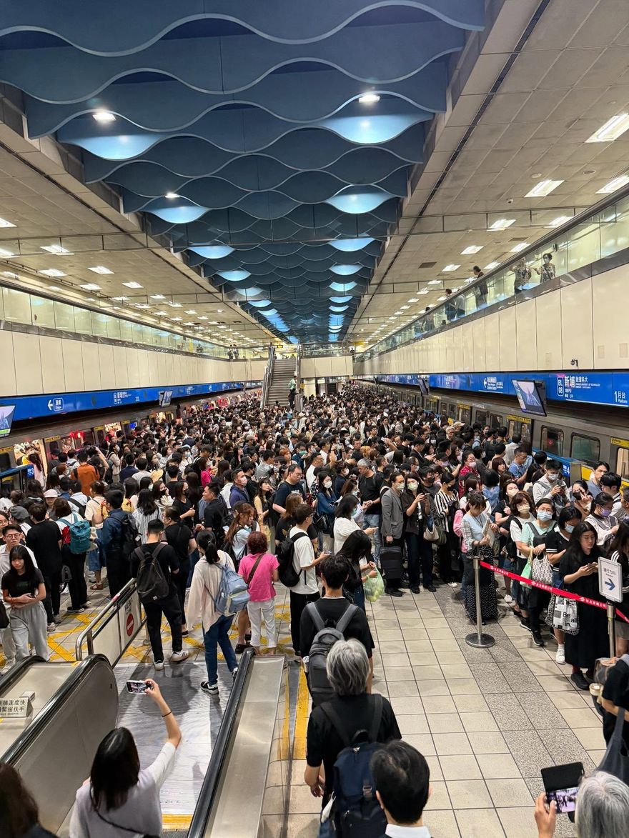 北捷板南線又出事！新埔站列車異常　千名乘客被請下車