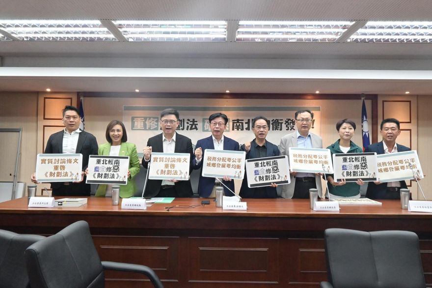 陳亭妃不請自來　郭國文火速下令趕製「名牌」全場尷尬