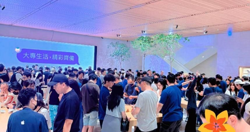 iPhone 17開賣直營店排爆！　律師看傻：8成是年輕人