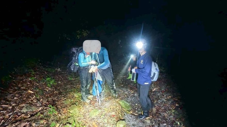 山友爬馬博橫斷遭蜂螫無法走　花蓮消防摸黑成功救援