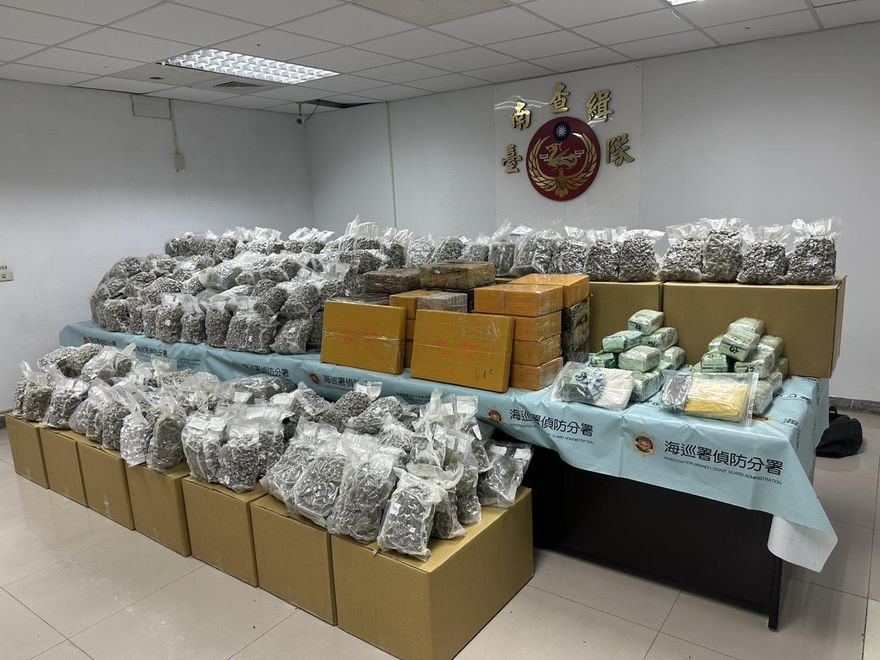 影/柬籍漁船掛台灣國旗走私15億毒品　陸籍船長遭羈押禁見