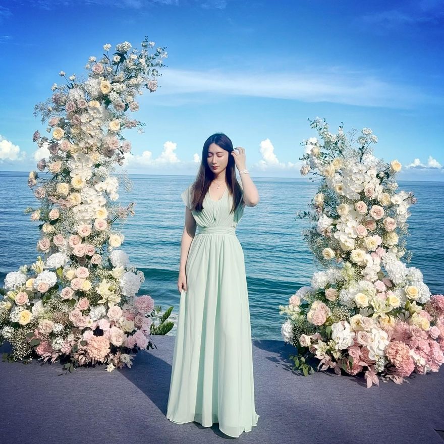 比新娘還嬌！「最美檢察官」圓伴娘夢　湖水綠禮服驚豔全場