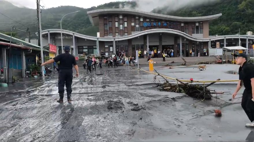 影/溢流警報響民眾驚慌撤離光復車站　所幸虛驚一場