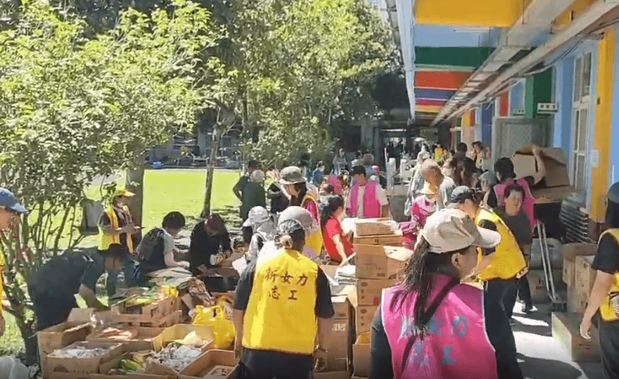 她想捐水被打槍「改捐太陽餅」　網：災區實用糧食
