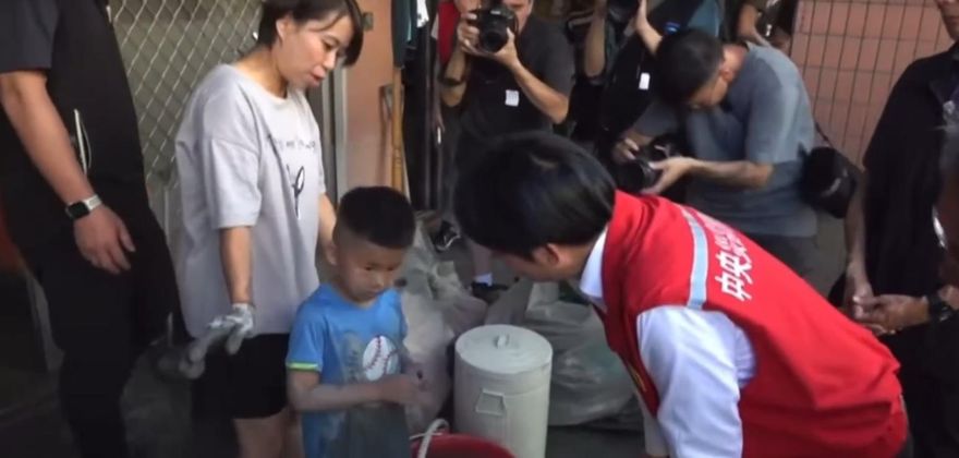 賴清德笑問男童「臉怎麼黑麻麻」！網炸鍋「聽他講話真的一把火上來」