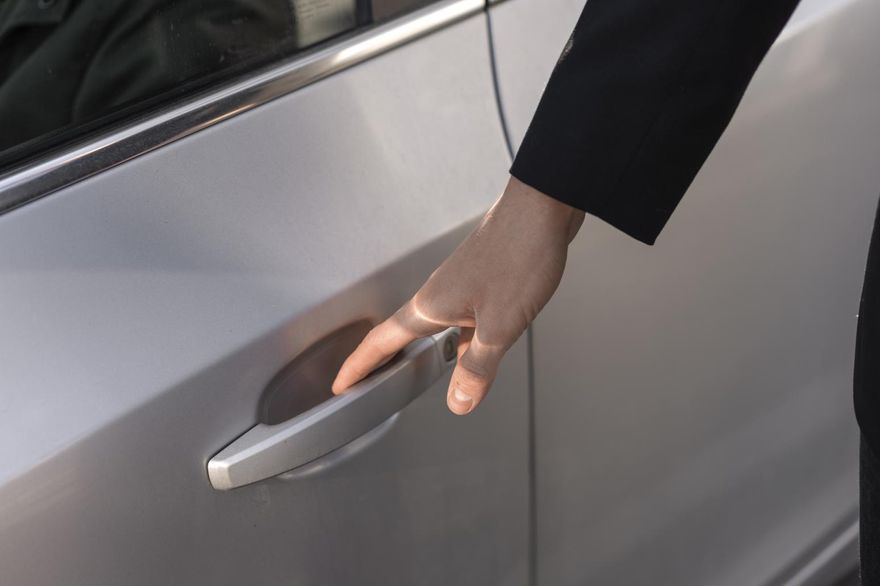 特斯拉車門成安全隱憂？陸或將禁止汽車搭載隱藏式門把手