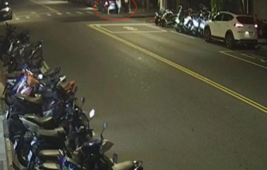影/深夜酒醉夫妻街頭大吵鄰居制止竟遭沖天炮攻擊　夫妻被法辦