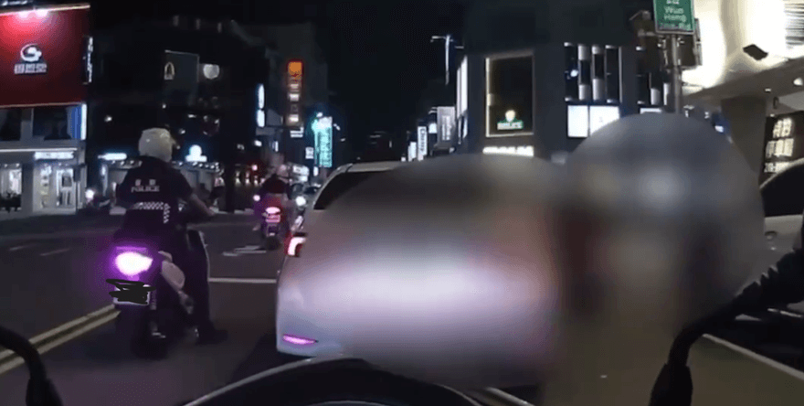 影/高雄市區白色轎車拒檢逃逸！警方連開9槍仍讓嫌犯溜了