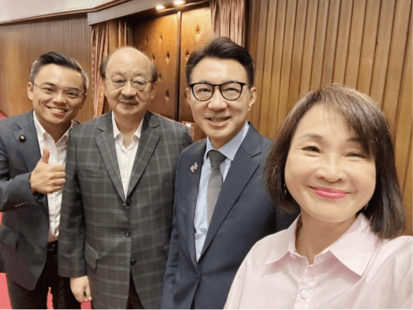 立院「朝野一片和氣」不吵了！柯志恩遇老柯喊「辛苦了」