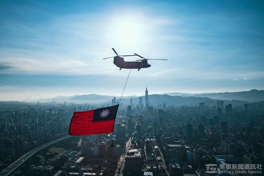 國慶日黑鷹直升機真的要來了　10/1清晨飛越總統府搶先看！