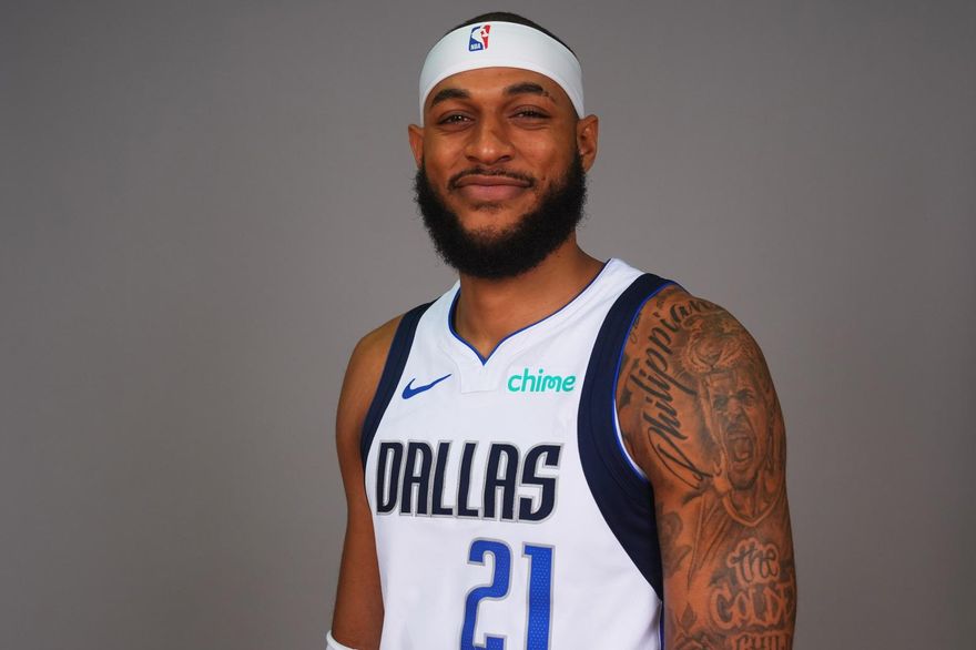NBA/傷病魔咒又來？獨行俠中鋒才剛續肥約　訓練營首日扭傷