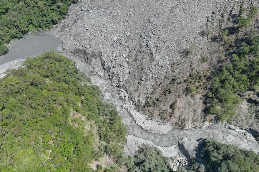 南橫霧鹿段崩塌4.2公頃壅高迴水　林保署：無堰塞湖危機