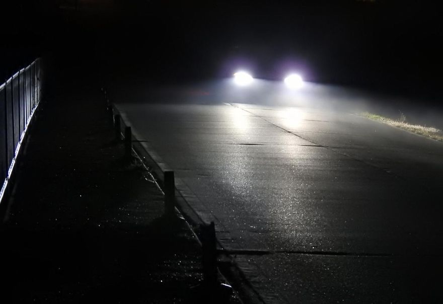驚！母親昏睡車內　美7歲男童頭卡車窗窒息亡