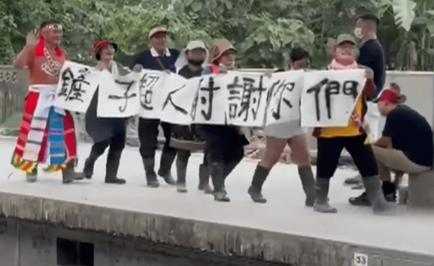 花蓮光復鏟子超人躍國際版面！英媒《衛報》直擊超暖過程