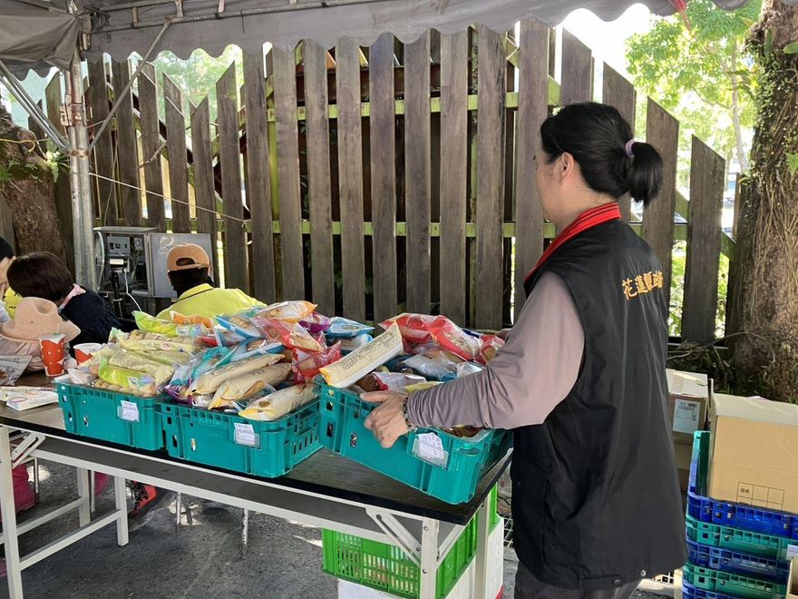 鏟子超人吃飽喝足再上工！　花蓮縣府發早午餐：光復車站前領