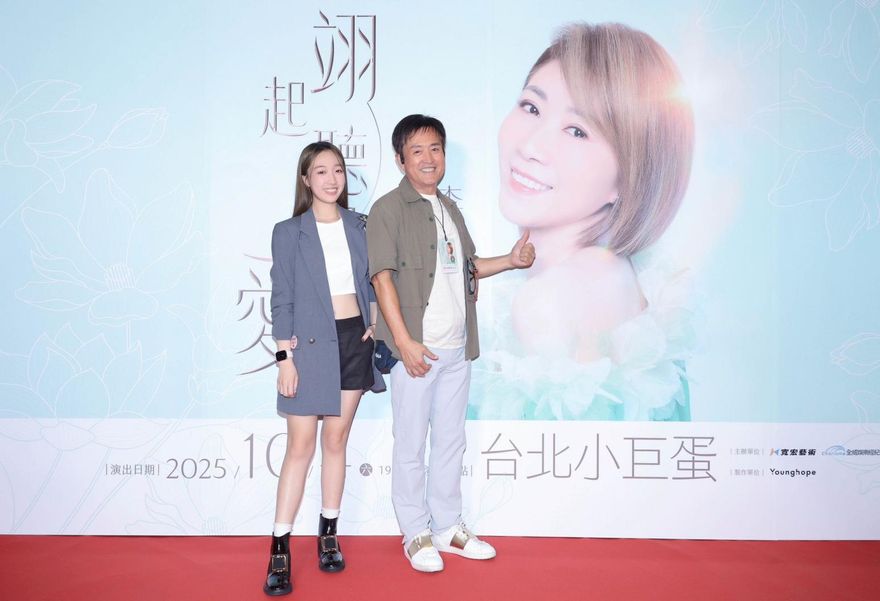 李翊君首攻蛋！檢場攜女兒王敏淳力挺　放閃愛妻：我是她粉絲