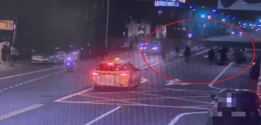 影/壽星酒後失控持酒瓶K友頭濺血　高雄警快打部隊到場