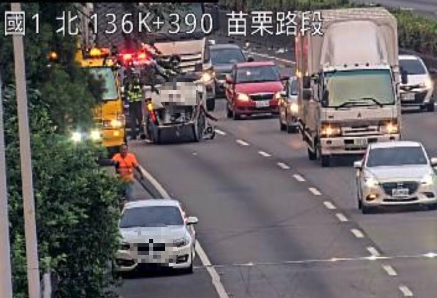 影/中秋連假完北返又出事！國1苗栗段追撞翻覆、傷亡待確認