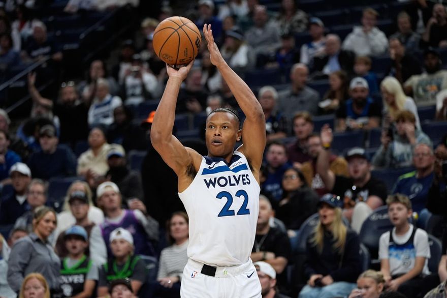 NBA/灰狼後衛當神偷失敗　溜馬萊特臉被撞到血濺球場