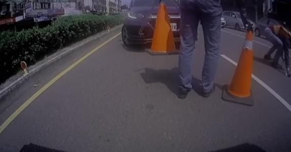 台中街頭「鈔票雨」！清潔隊撿回5.9萬歸還失主
