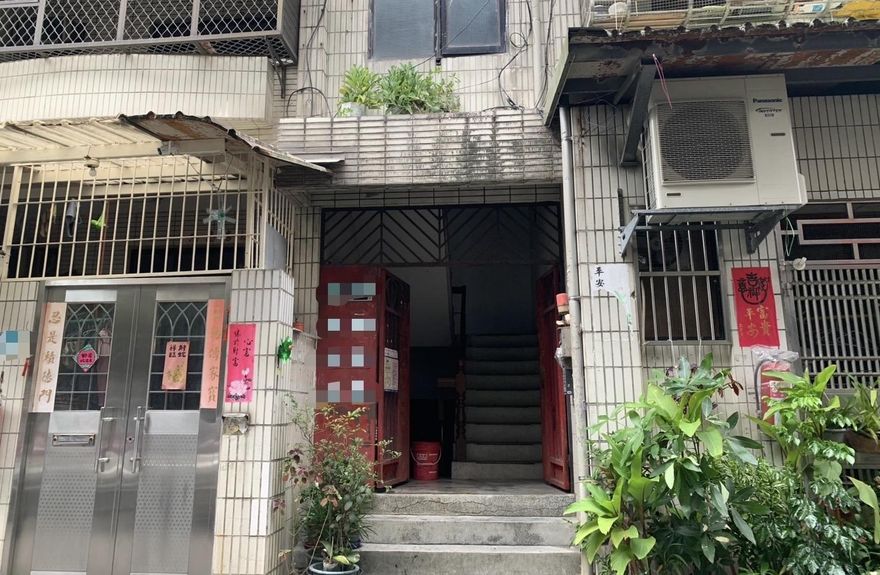 新北男樓梯間滾落無呼吸心跳　女鄰居及時CPR救回