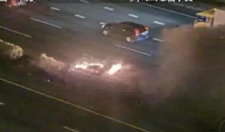 影/情況危急！國1北上林口段「車成烈焰球」傷亡不明