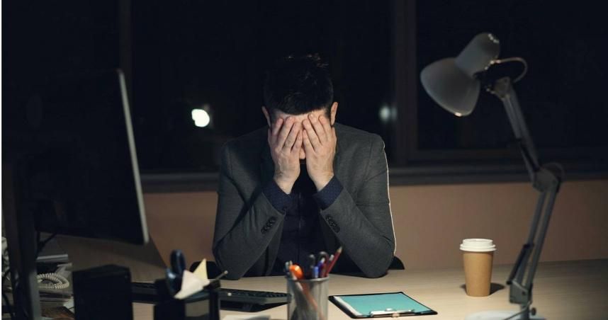 週休三日大家都開心？上班族哀嘆：被迫帶電腦回家加班