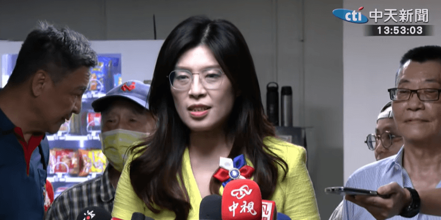 選黨主席挨批履歷蒼白、沒戰功　鄭麗文：不能忘記承擔敗選的同志