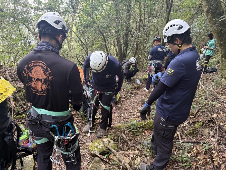 男童阿里山健行墜25米邊坡骨折！母冒險救援幸運保命