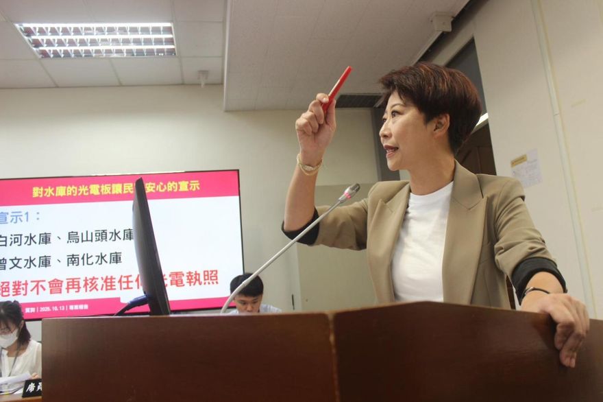 陳亭妃盯上烏山頭水庫光電板了！經長同意暫緩推動