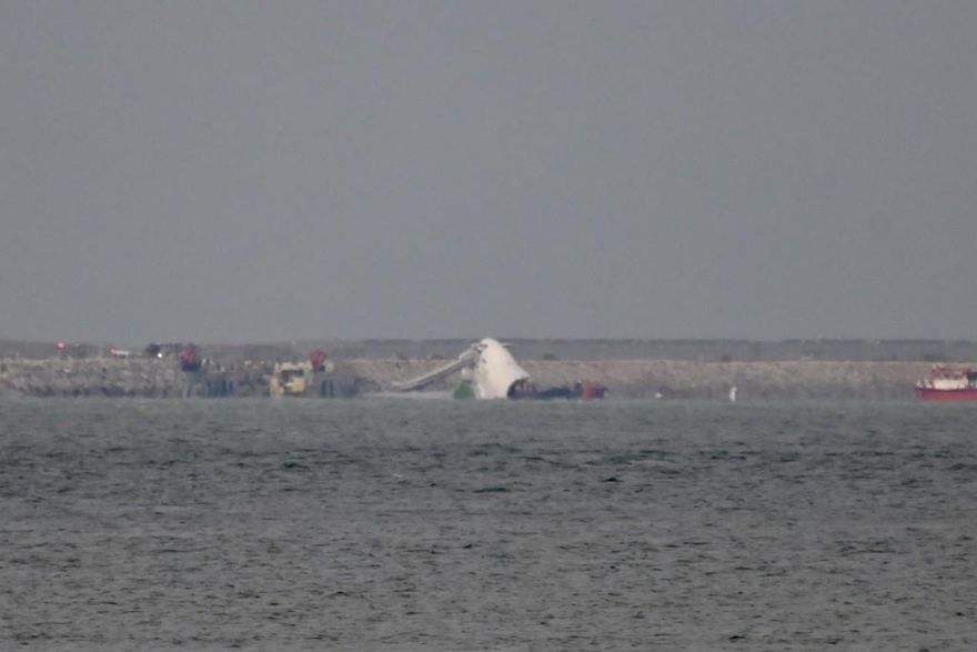 影/現場曝！杜拜貨機香港墜海釀2死「尾翼斷開機身分離」